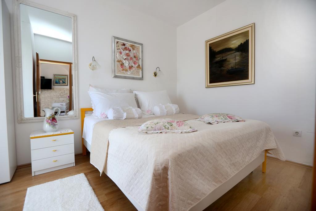 Apartmani Gloria Brodarica  Eksteriør bilde